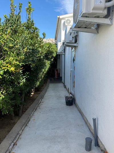 Image No.6-9 Bed Property for sale