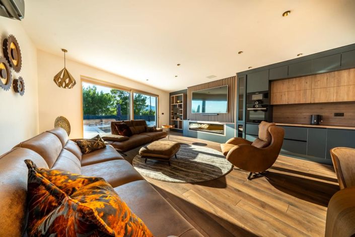 Image No.17-3 Bed Property for sale