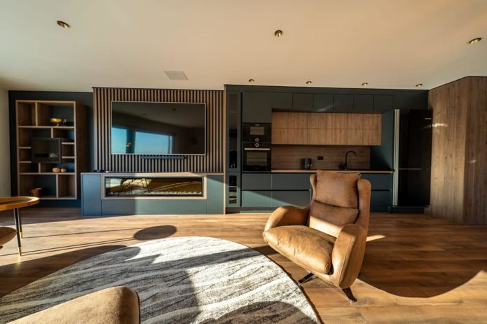 Image No.19-3 Bed Property for sale