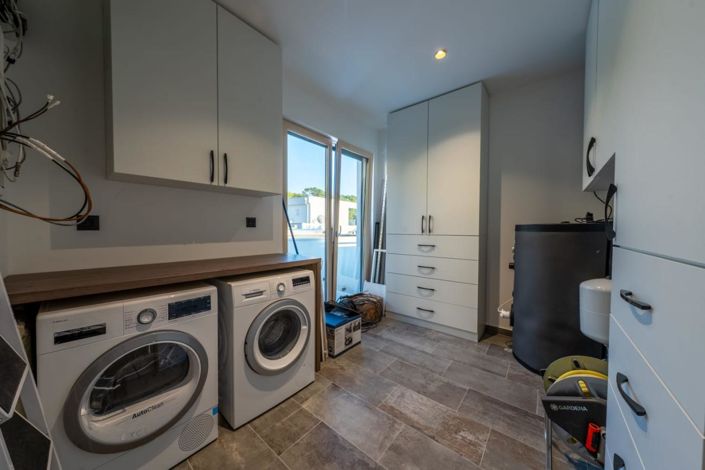 Image No.21-3 Bed Property for sale