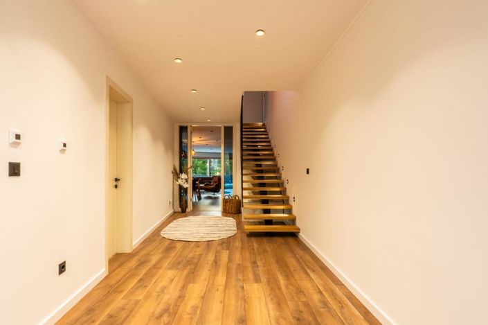Image No.22-3 Bed Property for sale