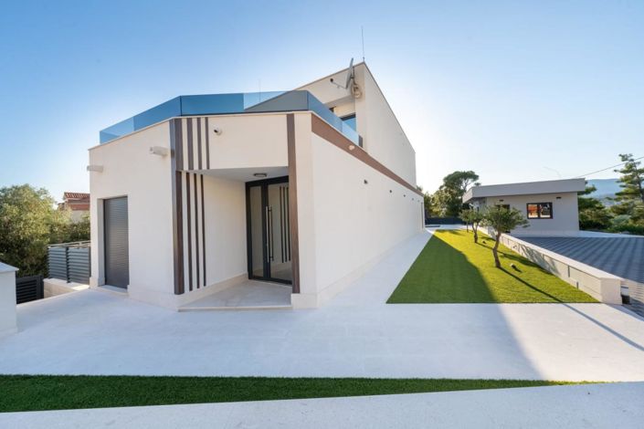 Image No.24-3 Bed Property for sale