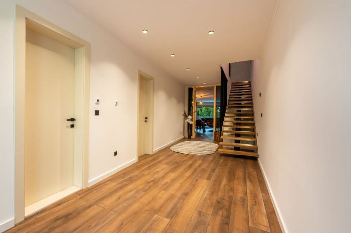 Image No.25-3 Bed Property for sale