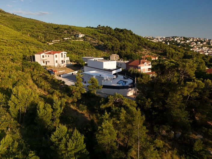 Image No.9-3 Bed Property for sale