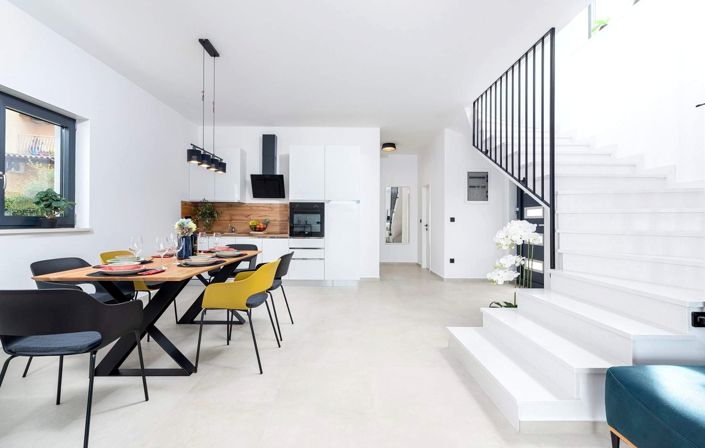 Image No.12-3 Bed Property for sale