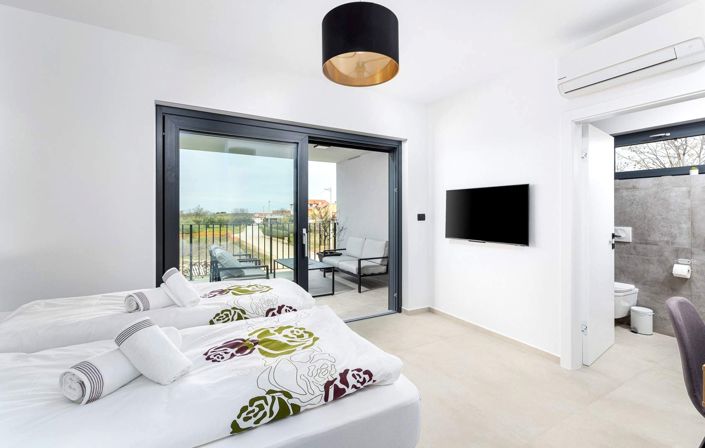 Image No.16-3 Bed Property for sale