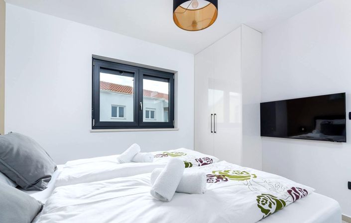 Image No.21-3 Bed Property for sale