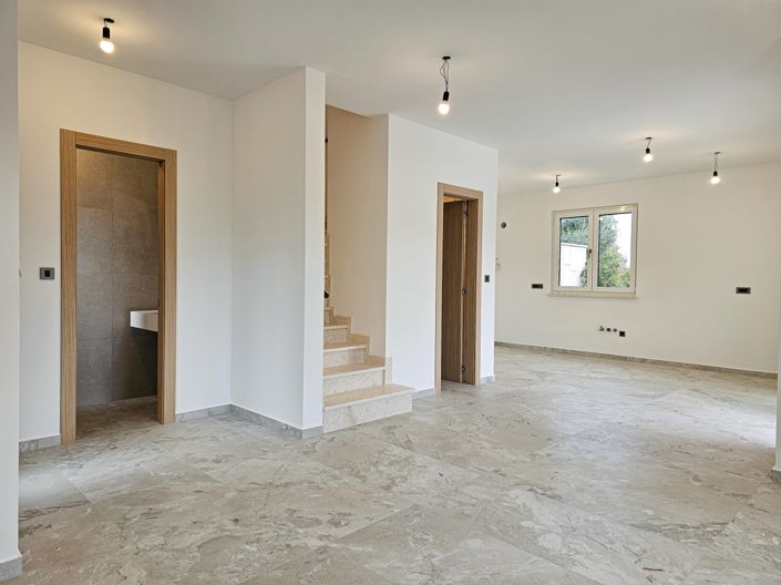 Image No.14-3 Bed Property for sale