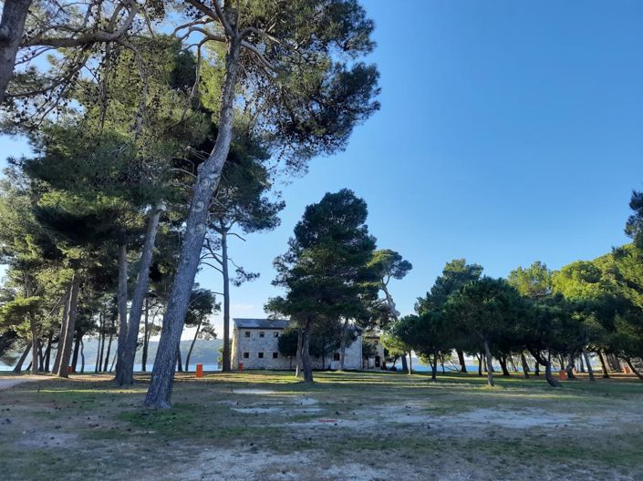 Image No.18-3 Bed Property for sale