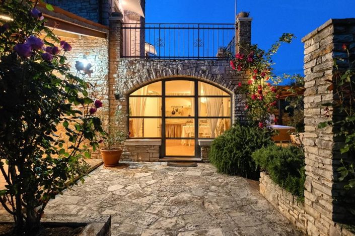 Image No.11-4 Bed Property for sale