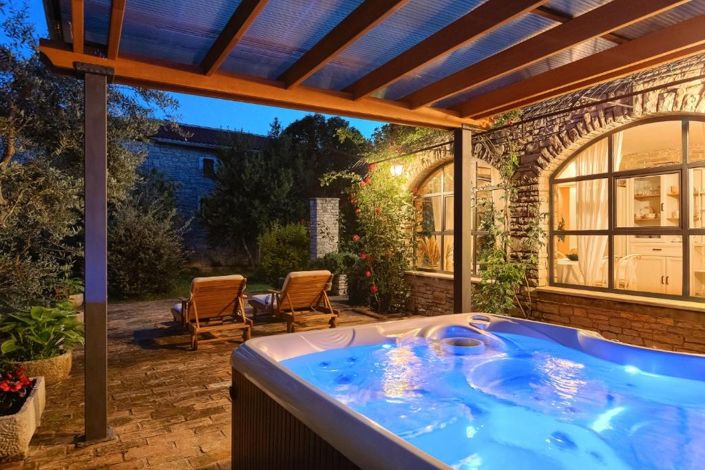 Image No.15-4 Bed Property for sale