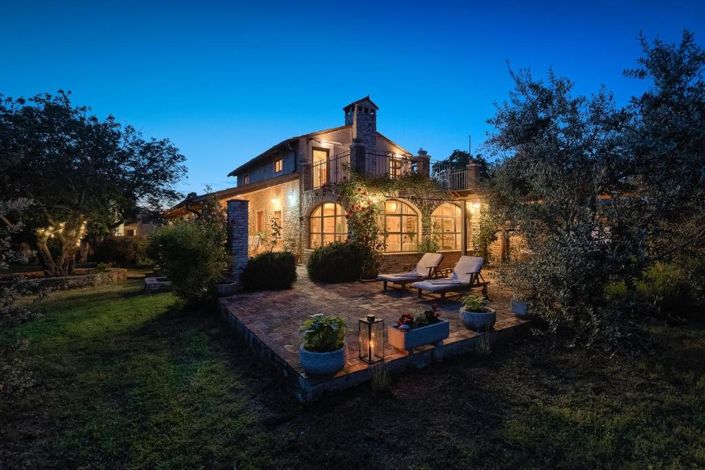 Image No.16-4 Bed Property for sale