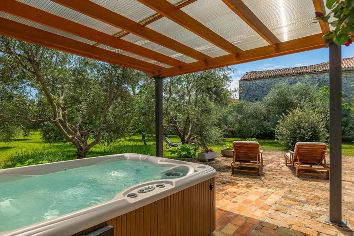 Image No.17-4 Bed Property for sale