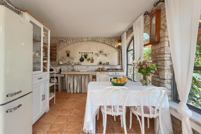 Image No.9-4 Bed Property for sale