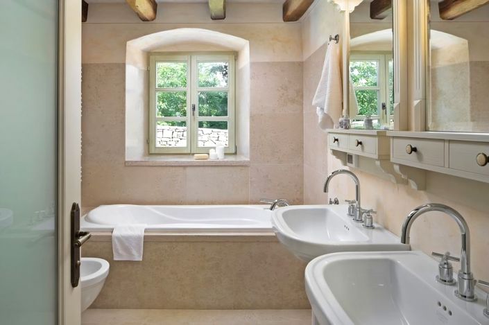 Image No.21-4 Bed Property for sale