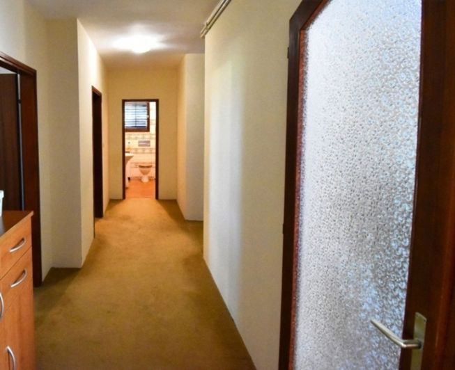 Image No.12-8 Bed Property for sale