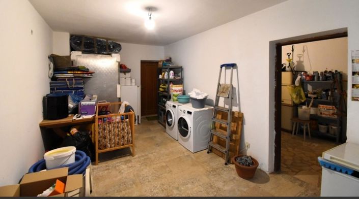 Image No.19-8 Bed Property for sale