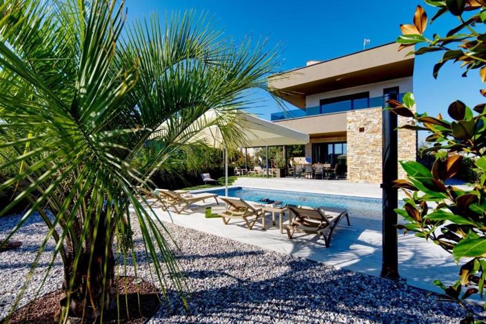 Image No.4-4 Bed Property for sale