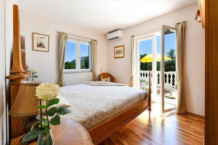 Image No.16-4 Bed Property for sale