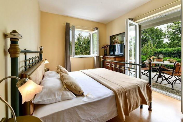 Image No.17-4 Bed Property for sale