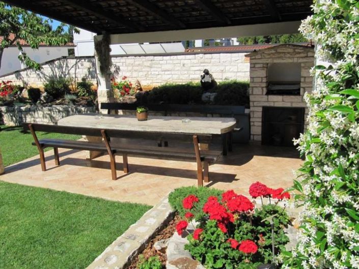 Image No.10-5 Bed Property for sale