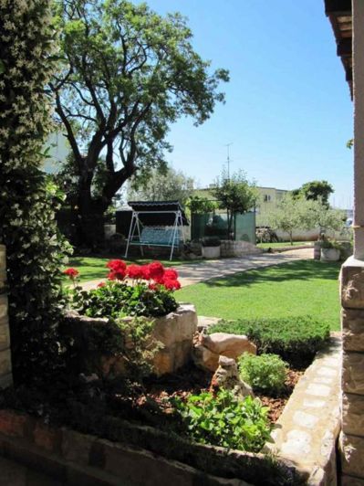 Image No.12-5 Bed Property for sale