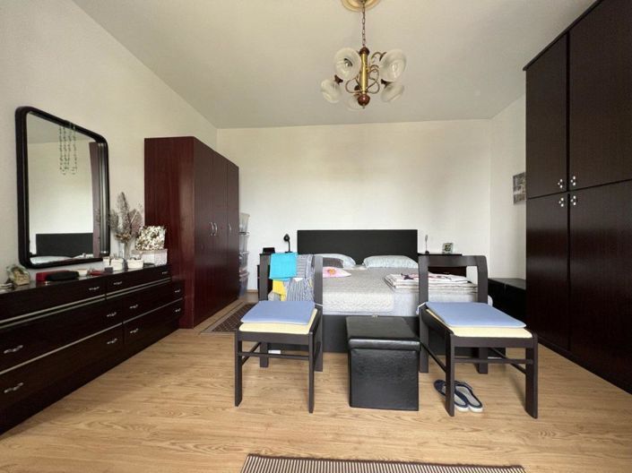 Image No.19-5 Bed Property for sale