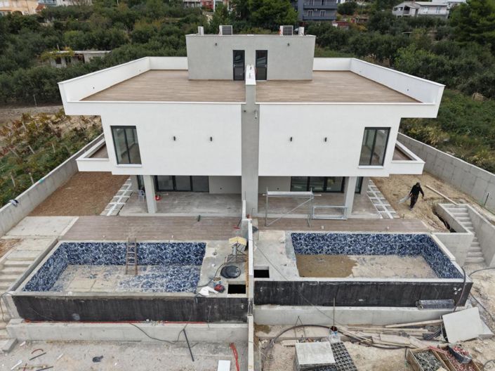 Image No.4-4 Bed Property for sale