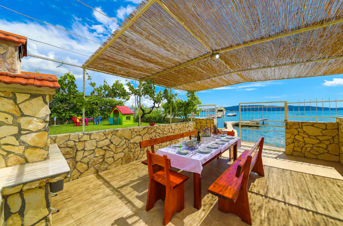 Image No.10-5 Bed Property for sale