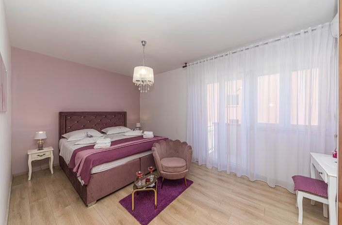 Image No.17-5 Bed Property for sale