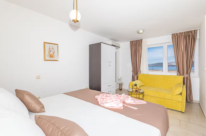 Image No.19-5 Bed Property for sale