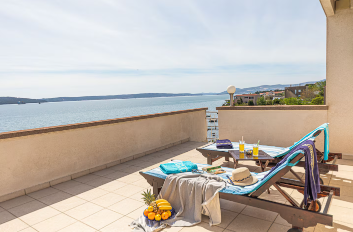 Image No.8-5 Bed Property for sale