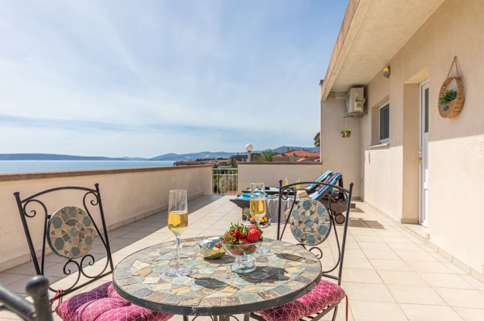 Image No.9-5 Bed Property for sale