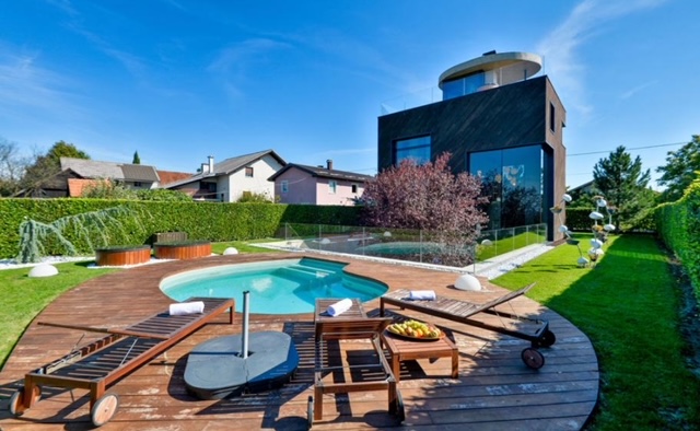 Image No.3-3 Bed Property for sale