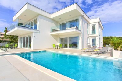 8 Bed Property for sale