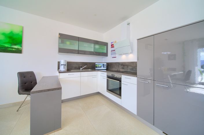 Image No.12-8 Bed Property for sale