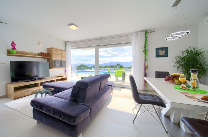 Image No.13-8 Bed Property for sale