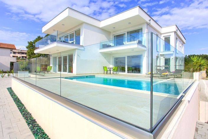 Image No.2-8 Bed Property for sale