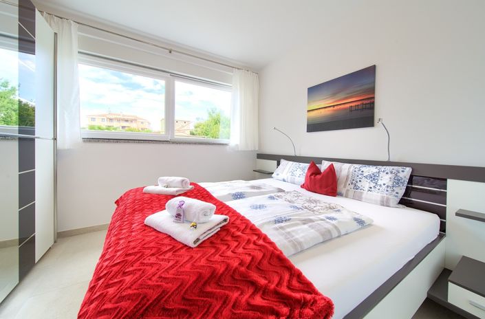 Image No.20-8 Bed Property for sale