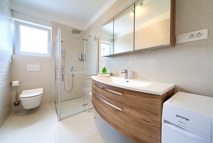 Image No.25-8 Bed Property for sale