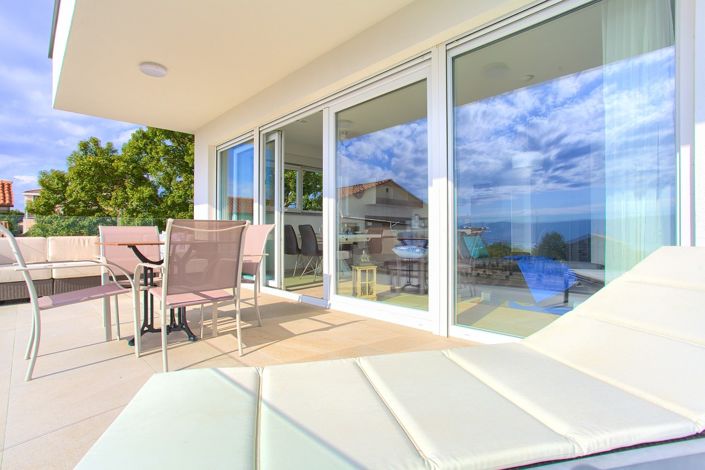 Image No.5-8 Bed Property for sale