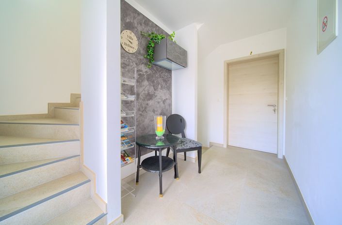 Image No.9-8 Bed Property for sale