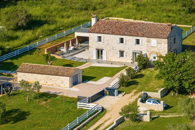 Image No.20-4 Bed Property for sale