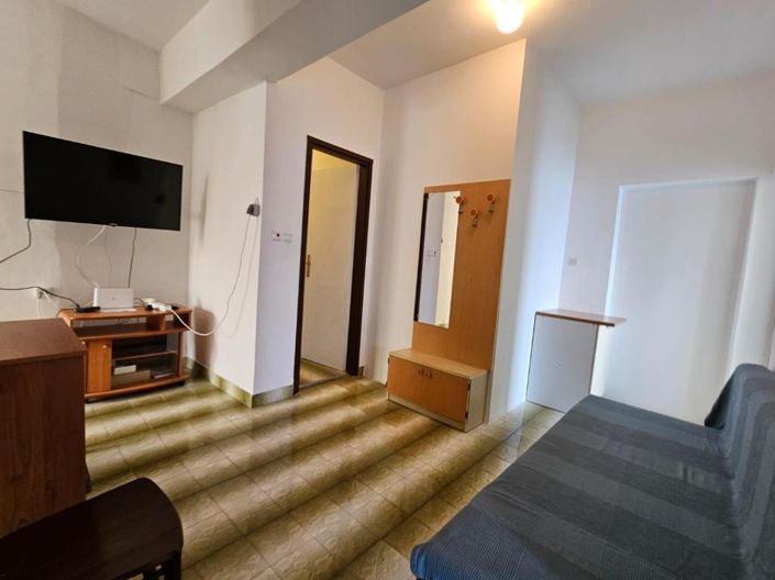 Image No.18-8 Bed Property for sale