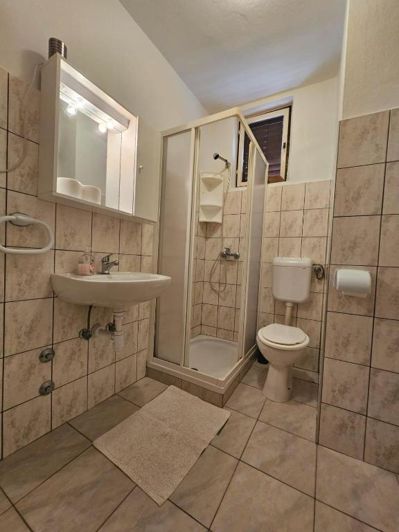 Image No.22-8 Bed Property for sale