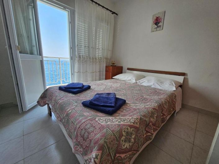 Image No.24-8 Bed Property for sale