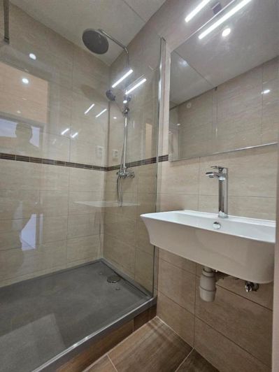 Image No.25-8 Bed Property for sale