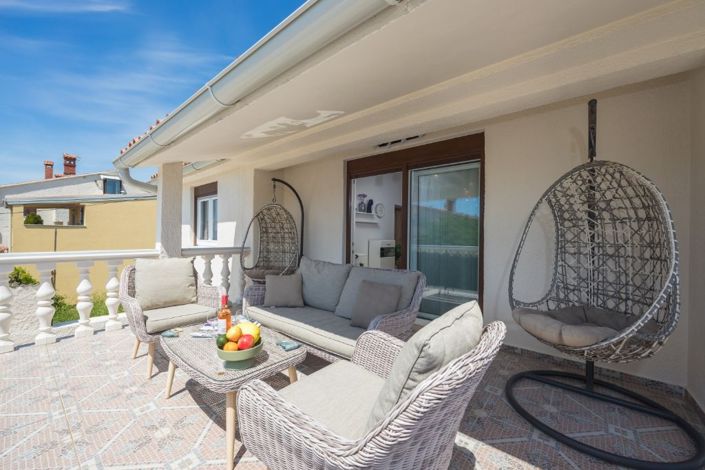 Image No.12-5 Bed Property for sale