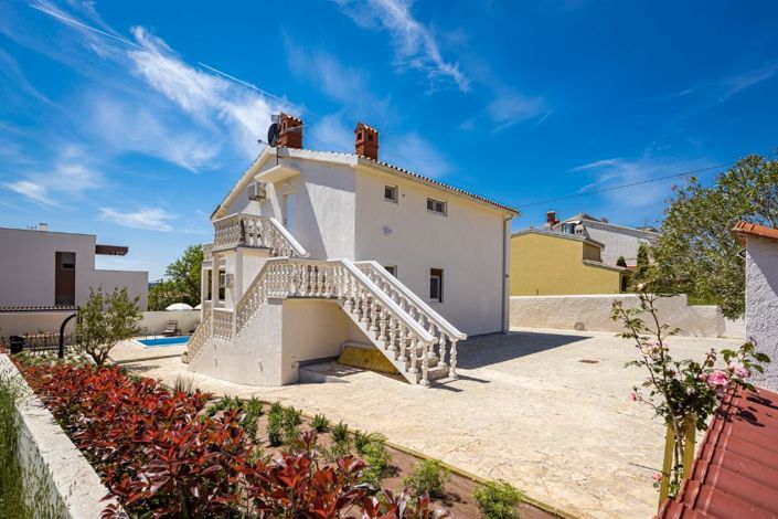 Image No.13-5 Bed Property for sale