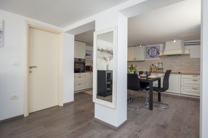 Image No.19-5 Bed Property for sale